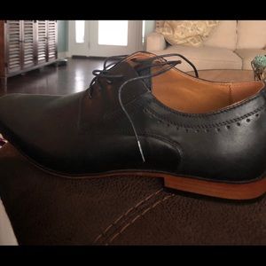 NWT Men’s Size 12 Narrow ALDO dress shoes - black